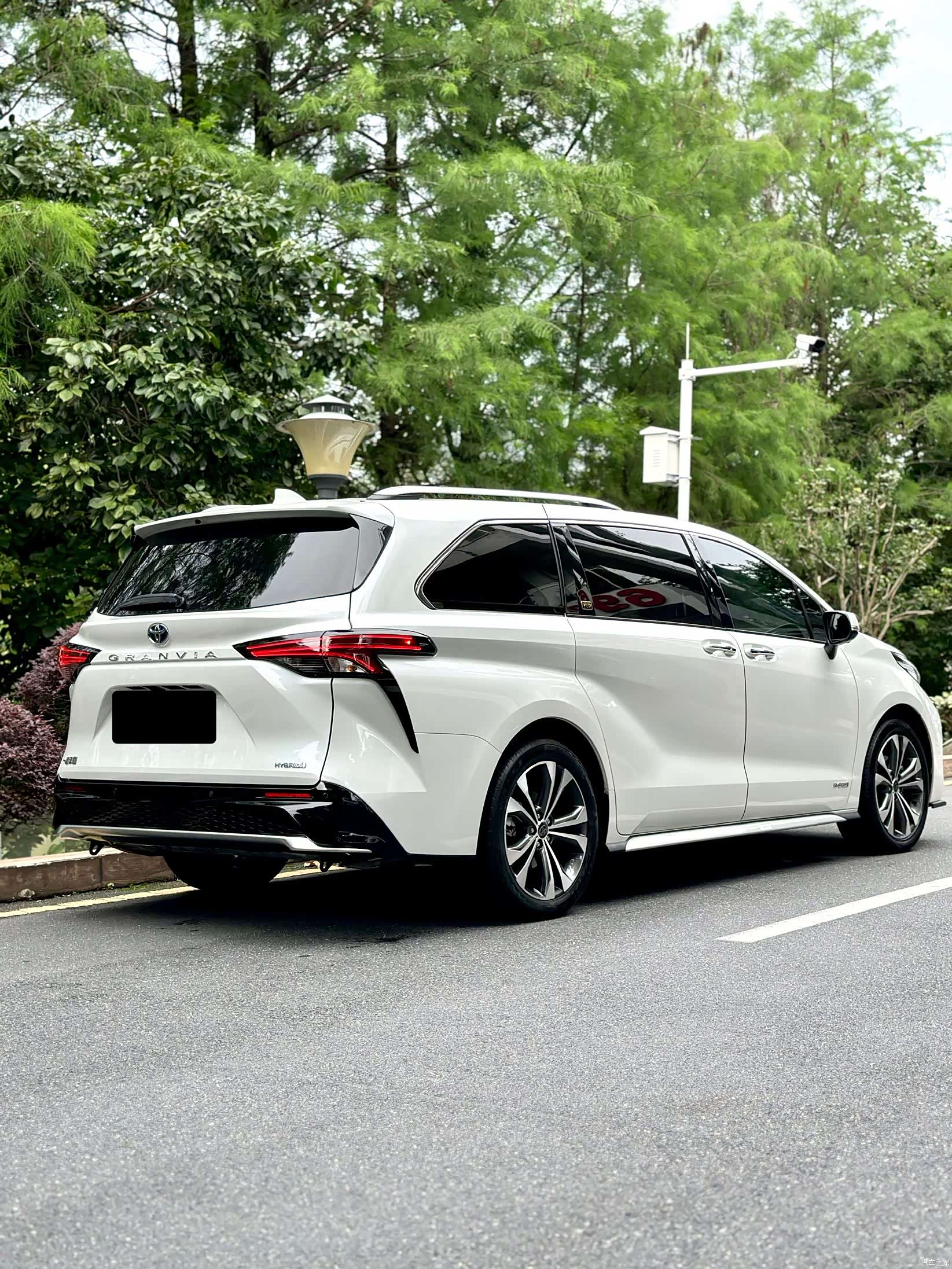 Toyota Granvia, 2023 10