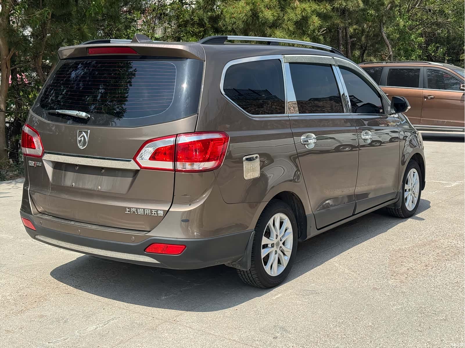 Wuling 730, 2015 4