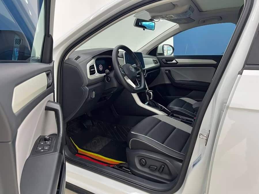 Volkswagen T-ROC 2023, фото 9