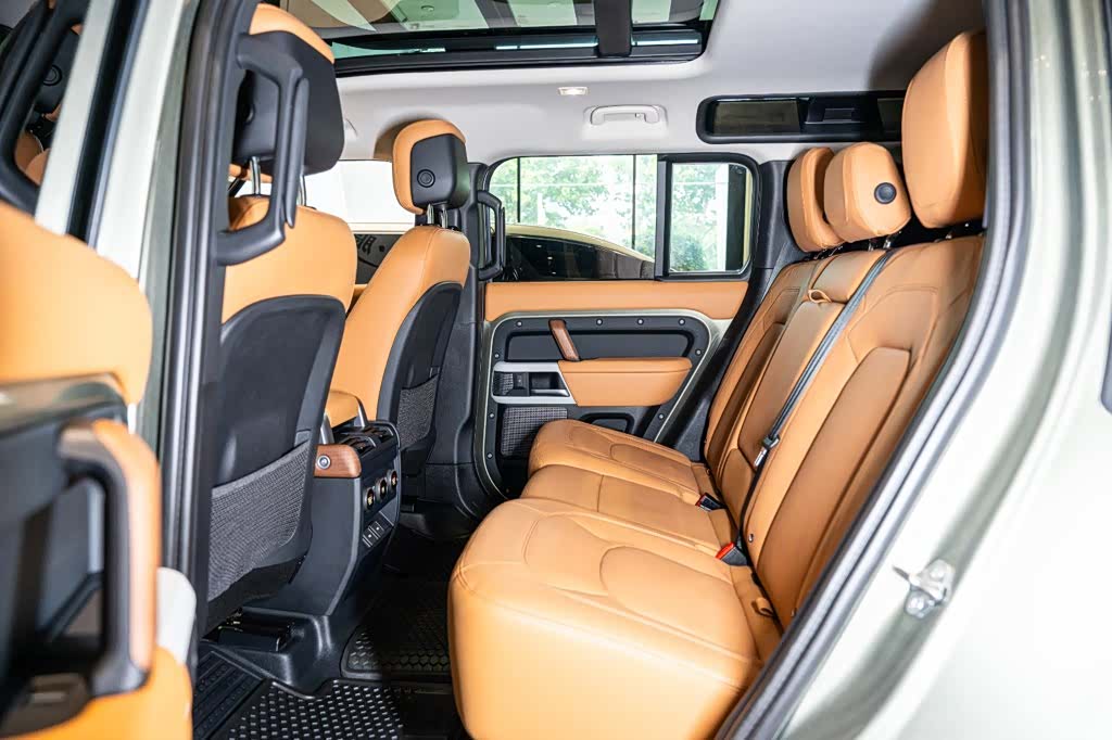 Land Rover Defender, 2023 12