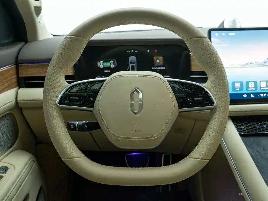 AITO Ask the world M7