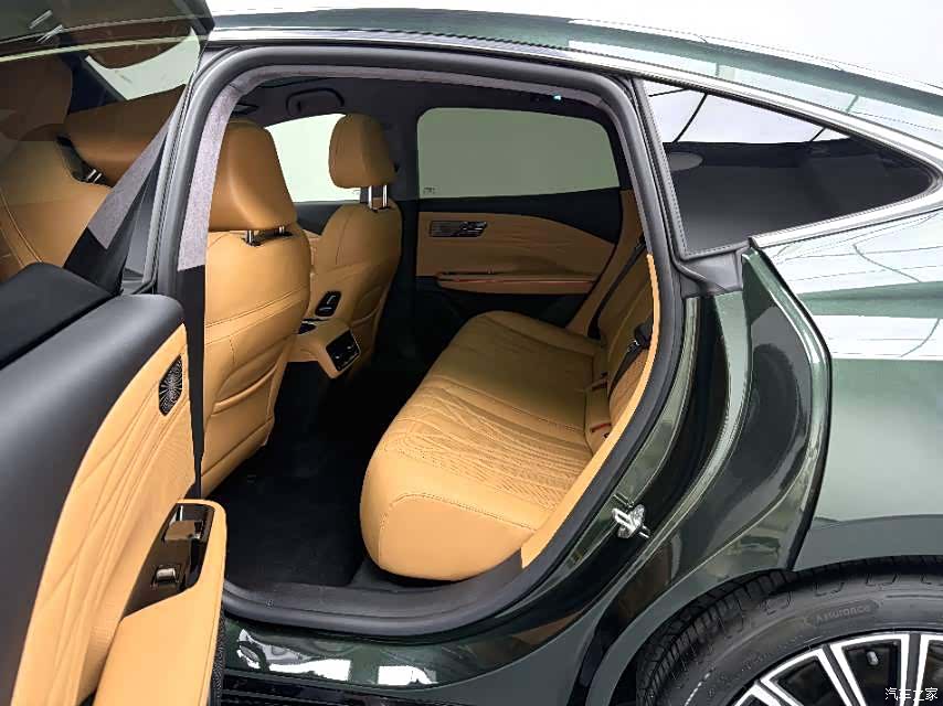 Geely 8, 2025 7