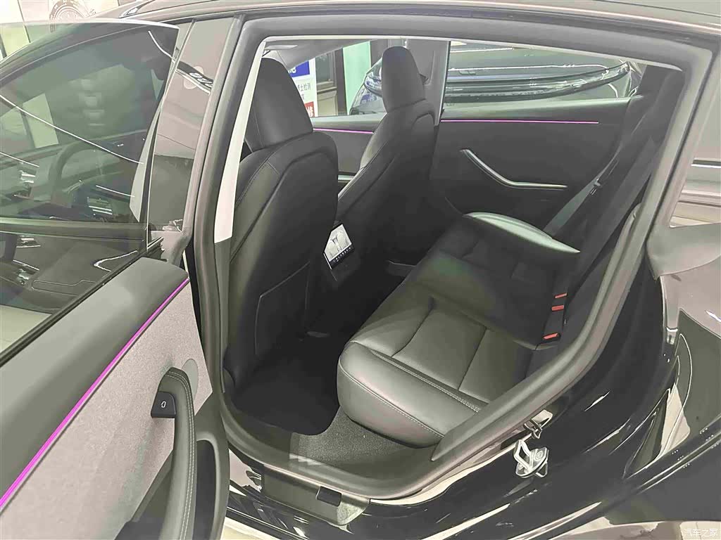 Tesla Model 3, 2026 8