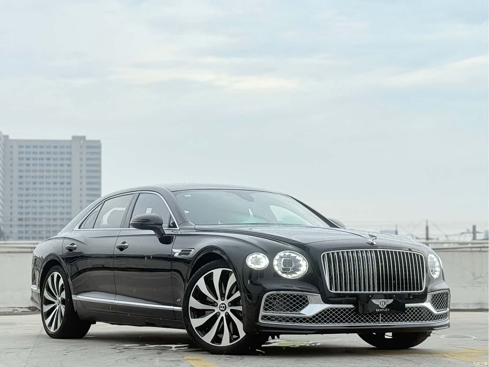 Bentley Flying Spur, 2022 3