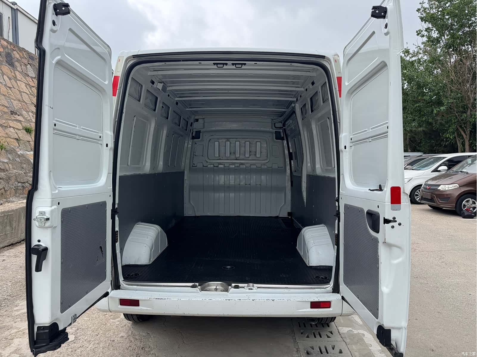 Maxus V80, 2022 16