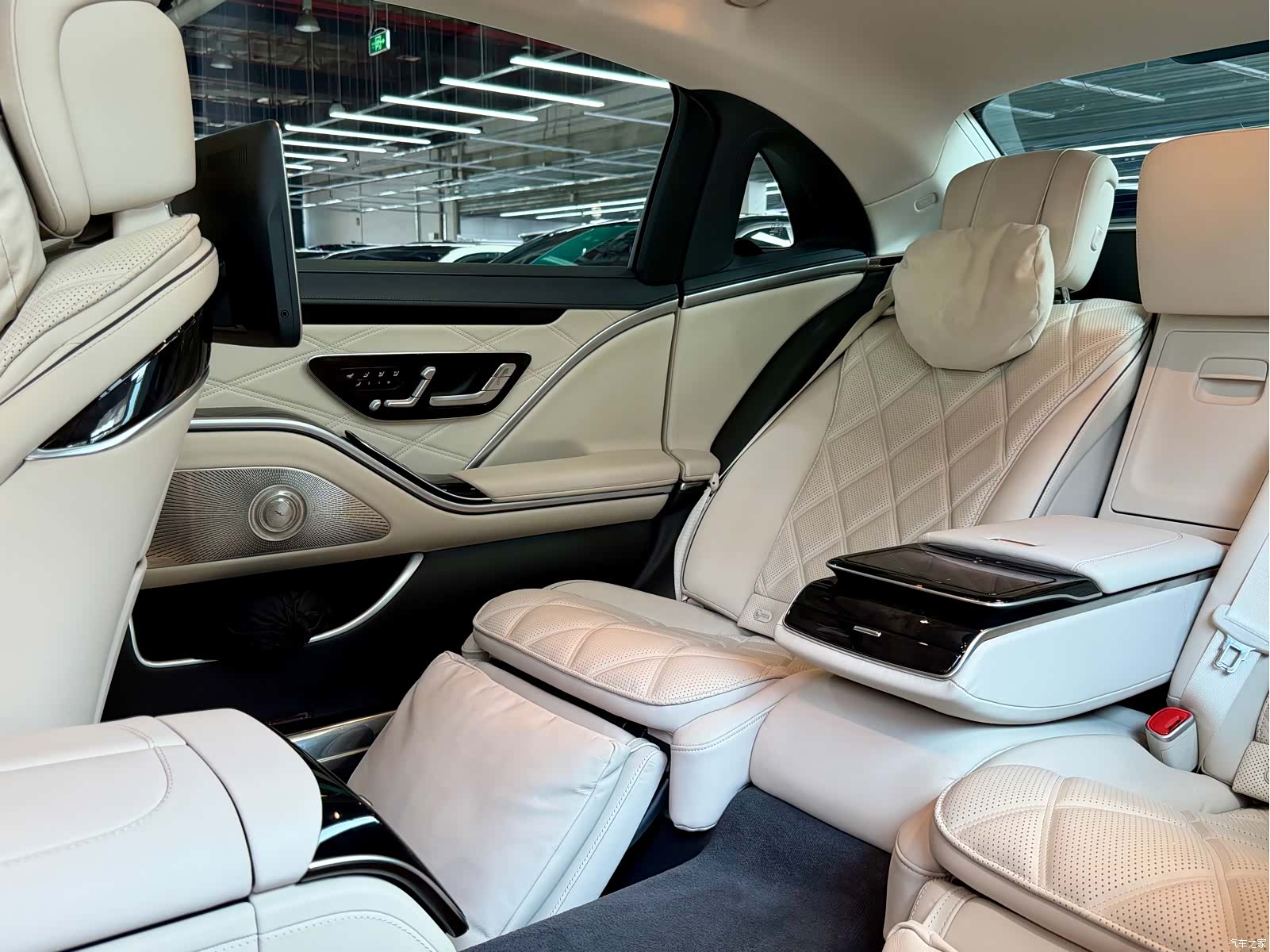 Maybach S-Class, 2024 32