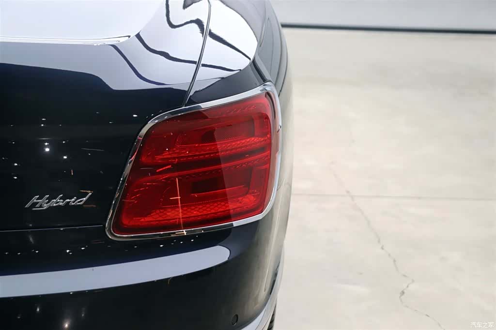 Bentley Flying Spur, 2023 27