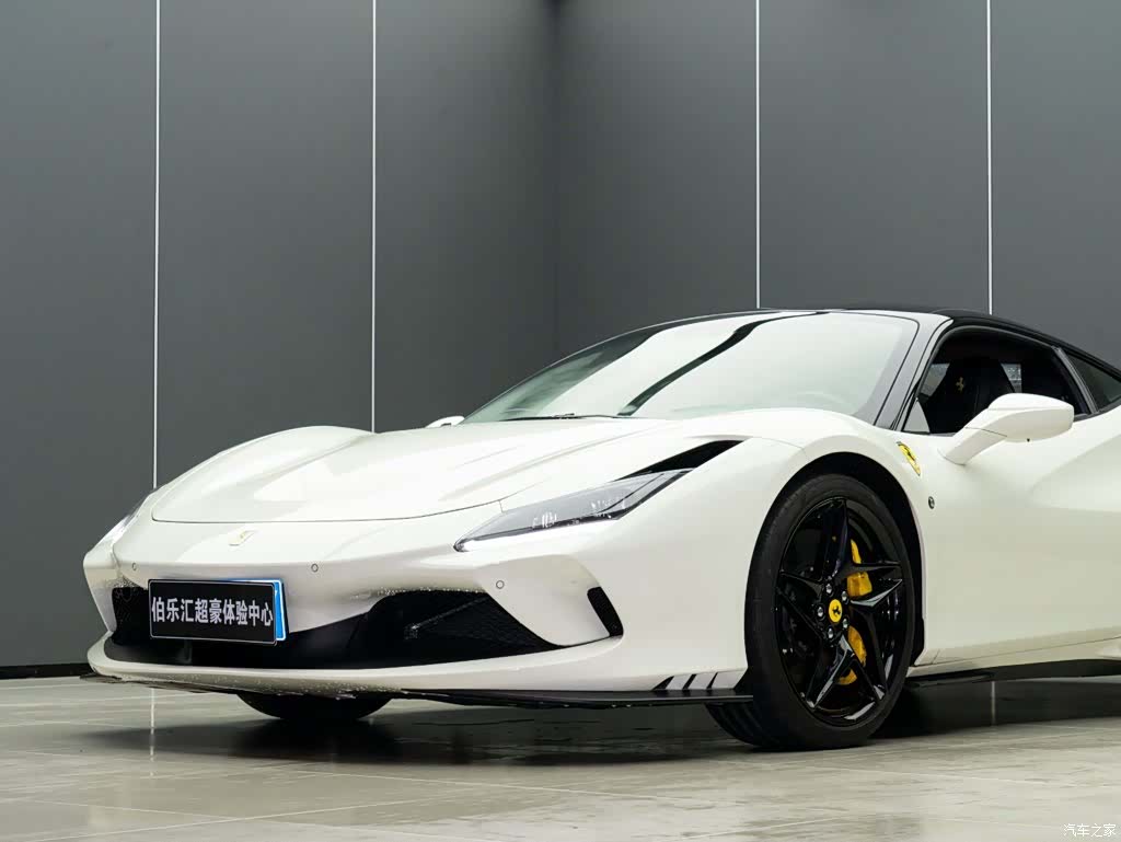 Ferrari F8, 2021 7