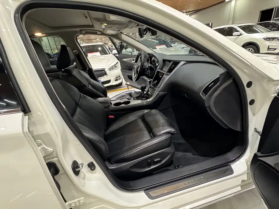 Infiniti Q50L