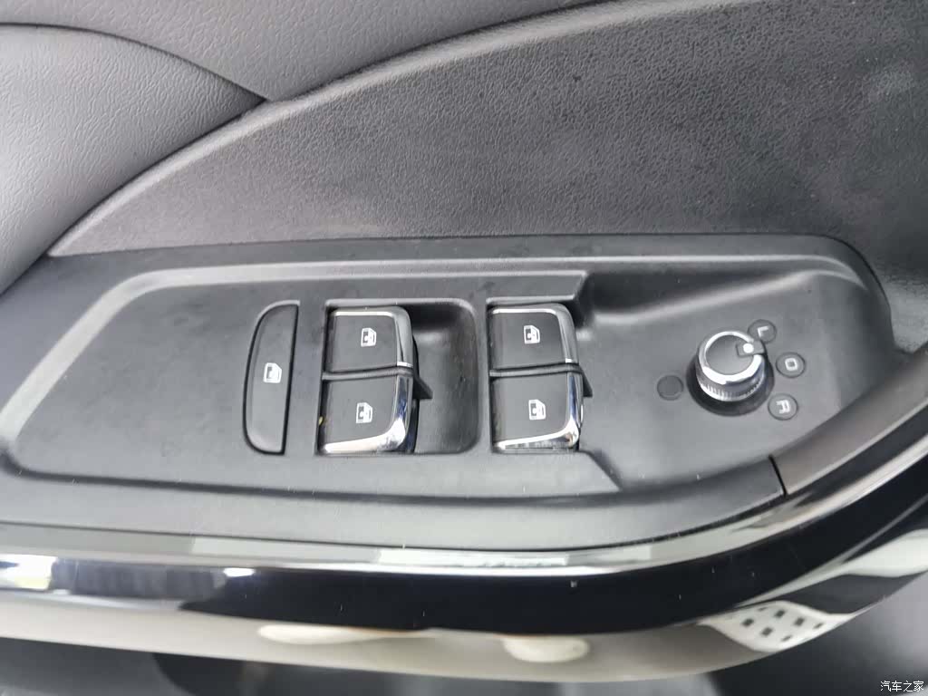 DongFeng AX7, 2019 9