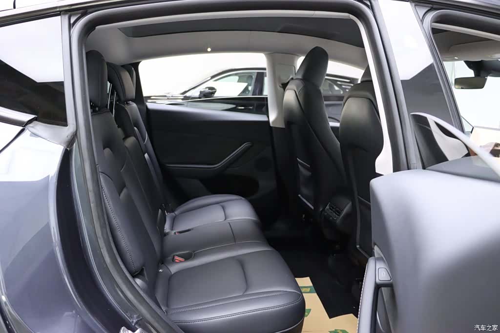 Tesla Model Y, 2024 16