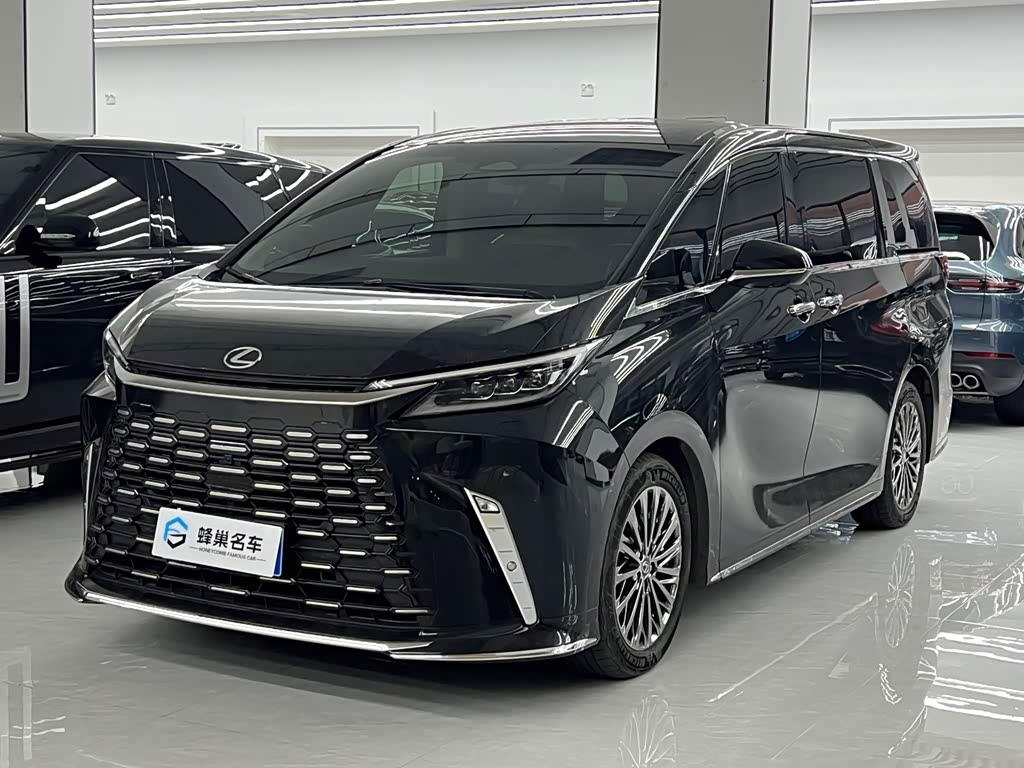Lexus LM