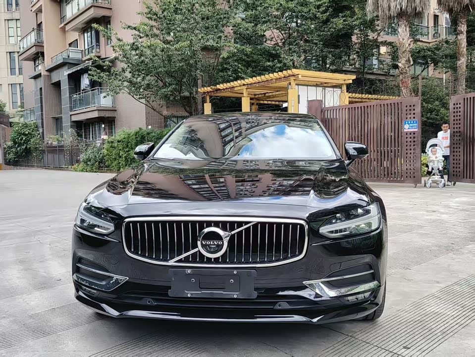 Volvo S90
