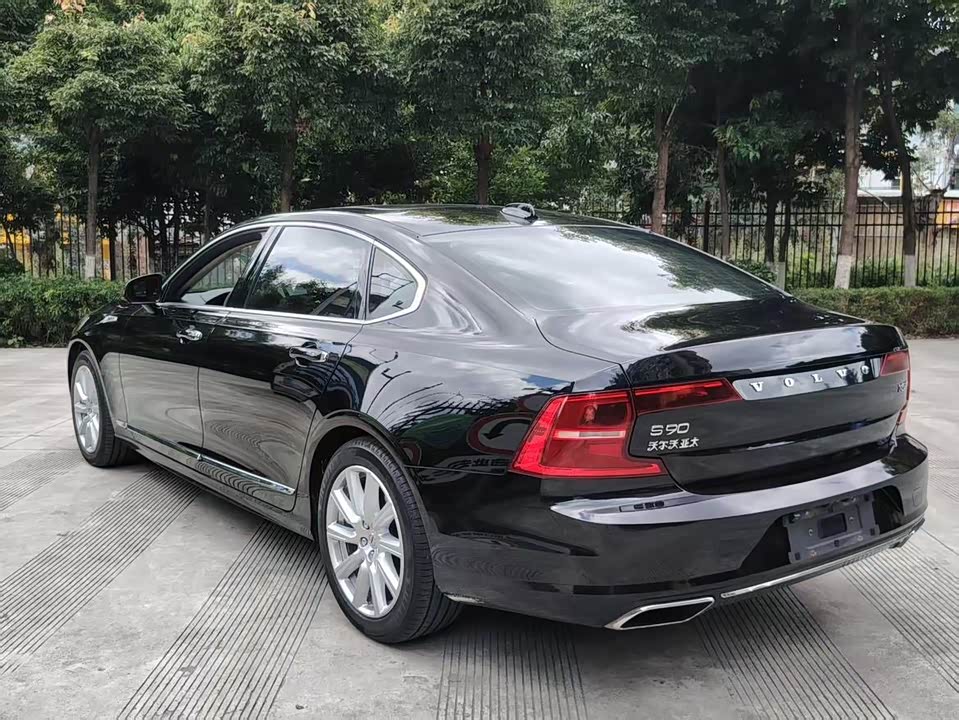 Volvo S90