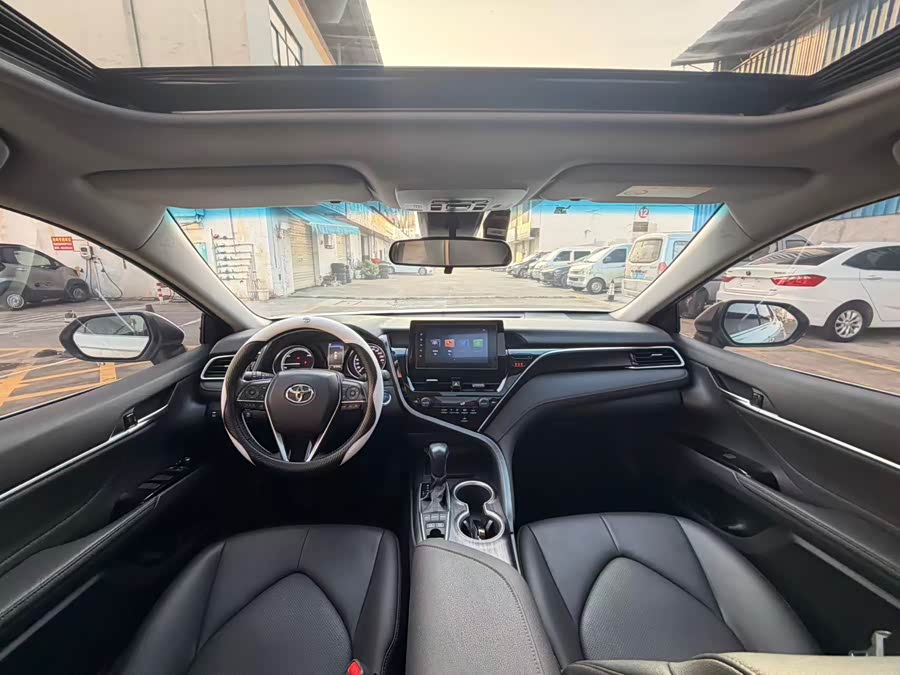 Toyota Camry 2023, фото 5