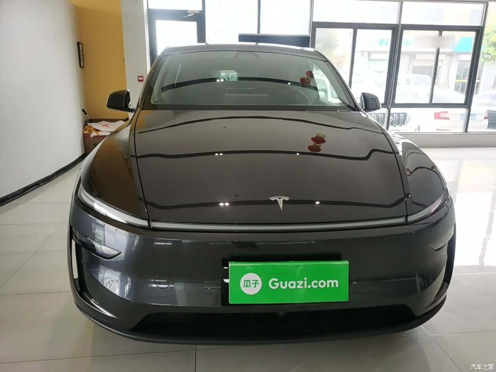 Tesla Model Y, 2025 3