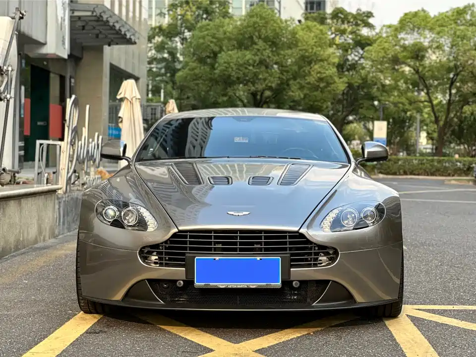 Aston Martin V8 Vantage