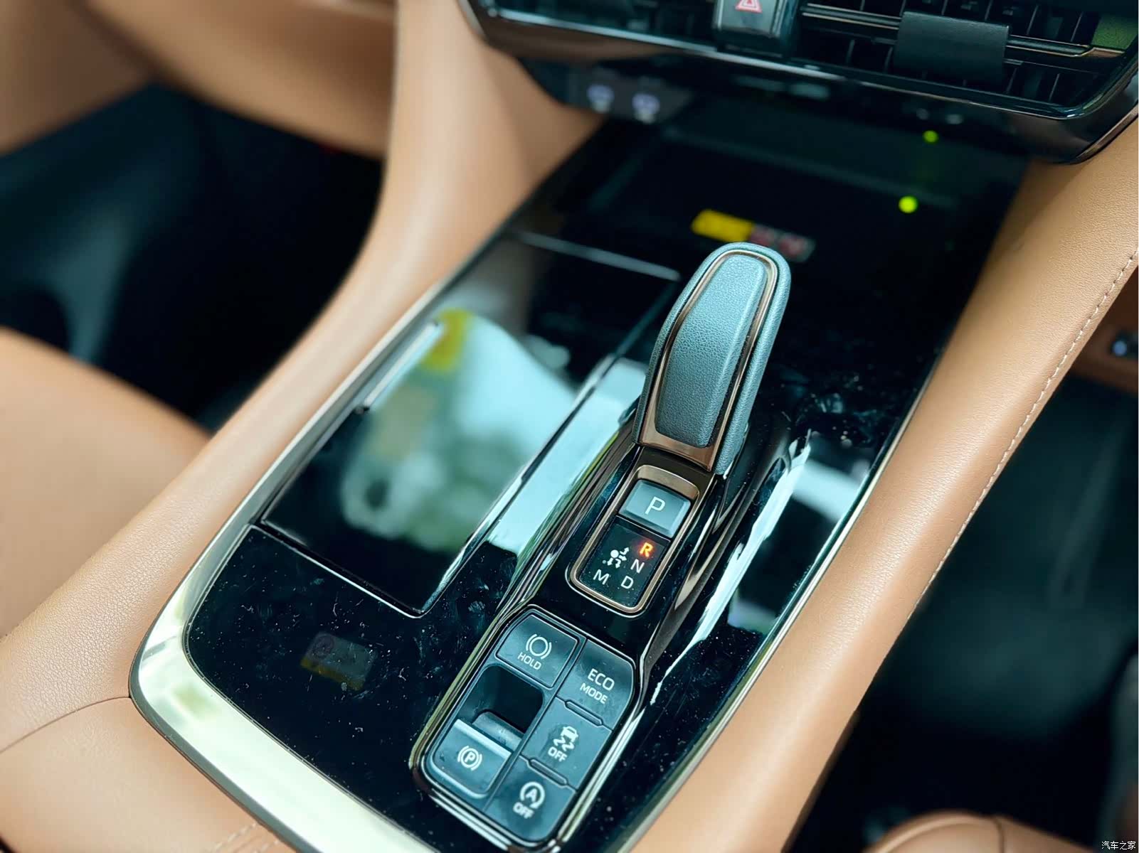 Toyota Vellfire, 2026 9