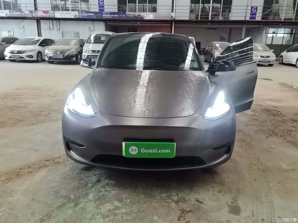 Tesla Model Y, 2022 3