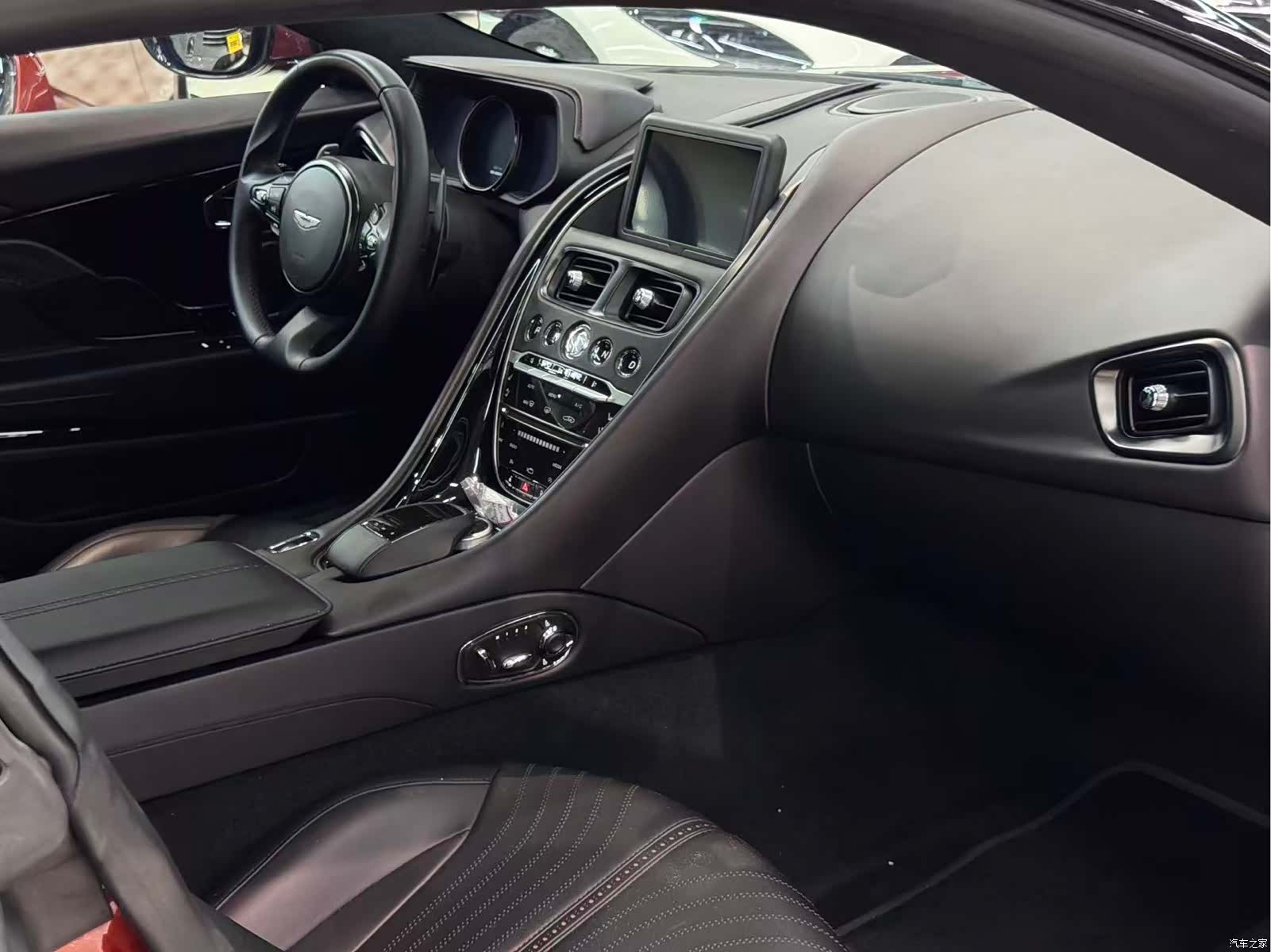 Aston Martin DB11, 2017 6