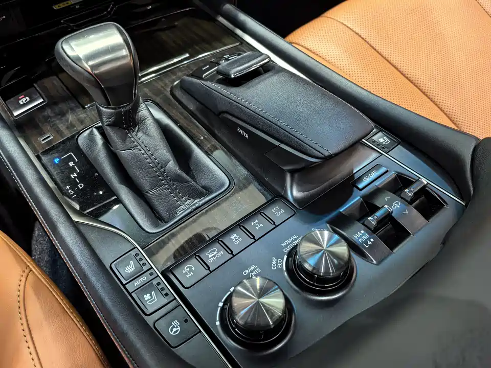 Lexus LX
