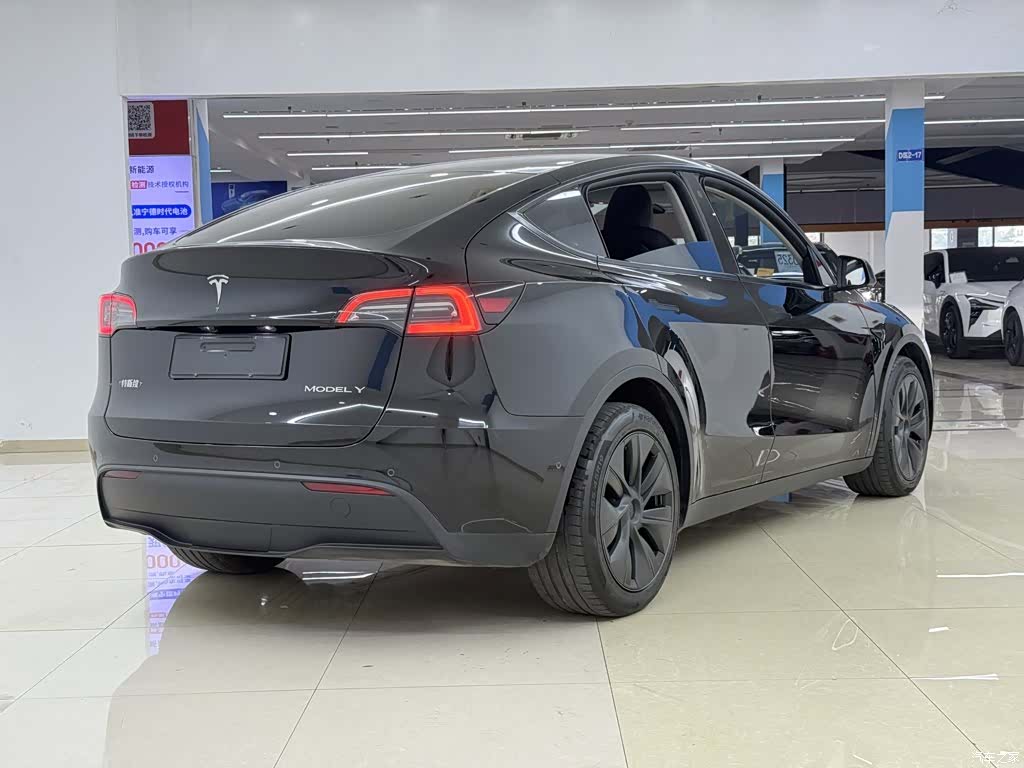 Tesla Model Y, 2024 4