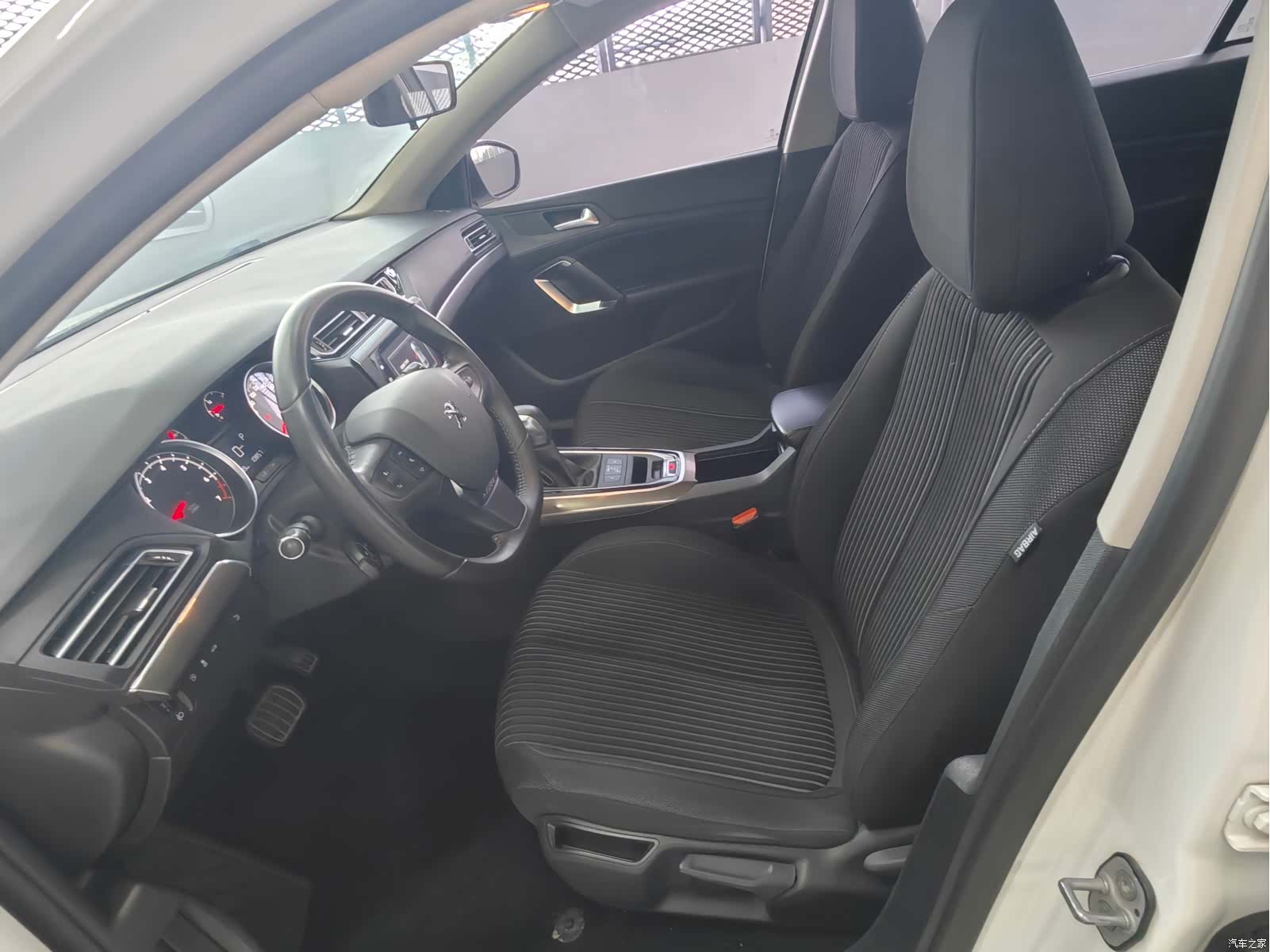 Peugeot 408, 2016 7