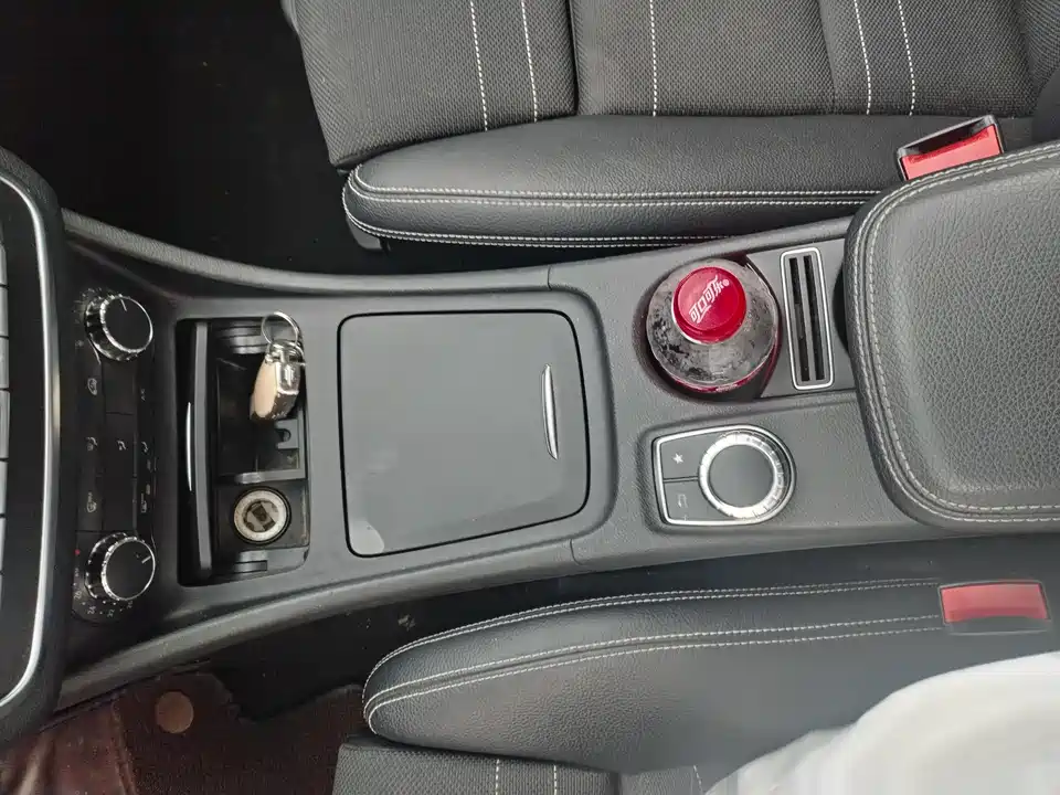 Mercedes-Benz CLA Mercedes-Benz CLA