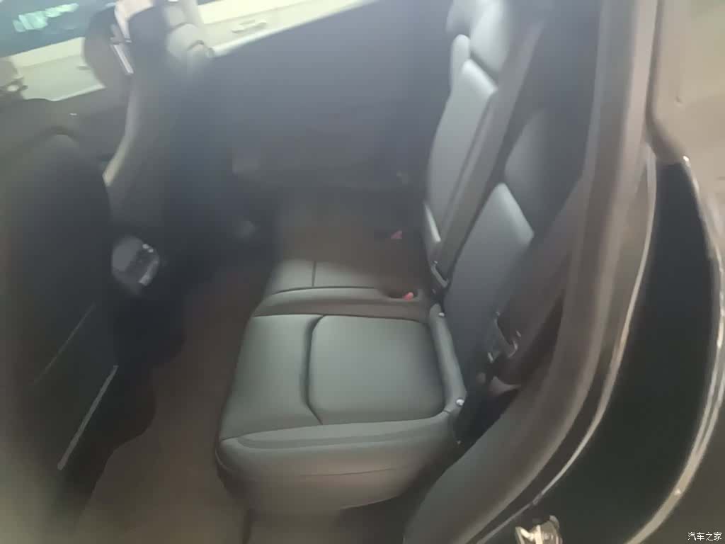 Tesla Model Y, 2024 17