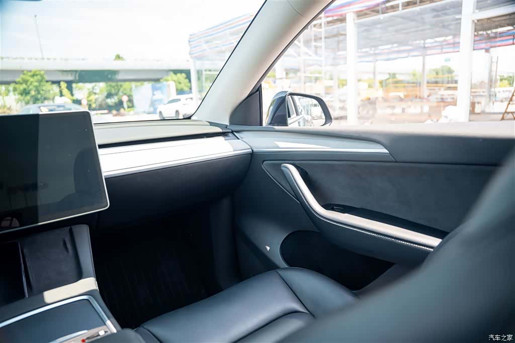 Tesla Model Y, 2024 18