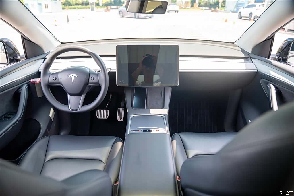 Tesla Model Y, 2024 16