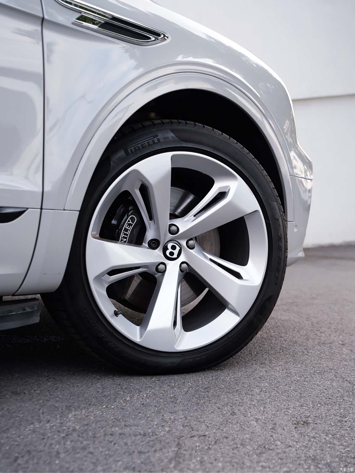 Bentley Bentayga, 2020 7