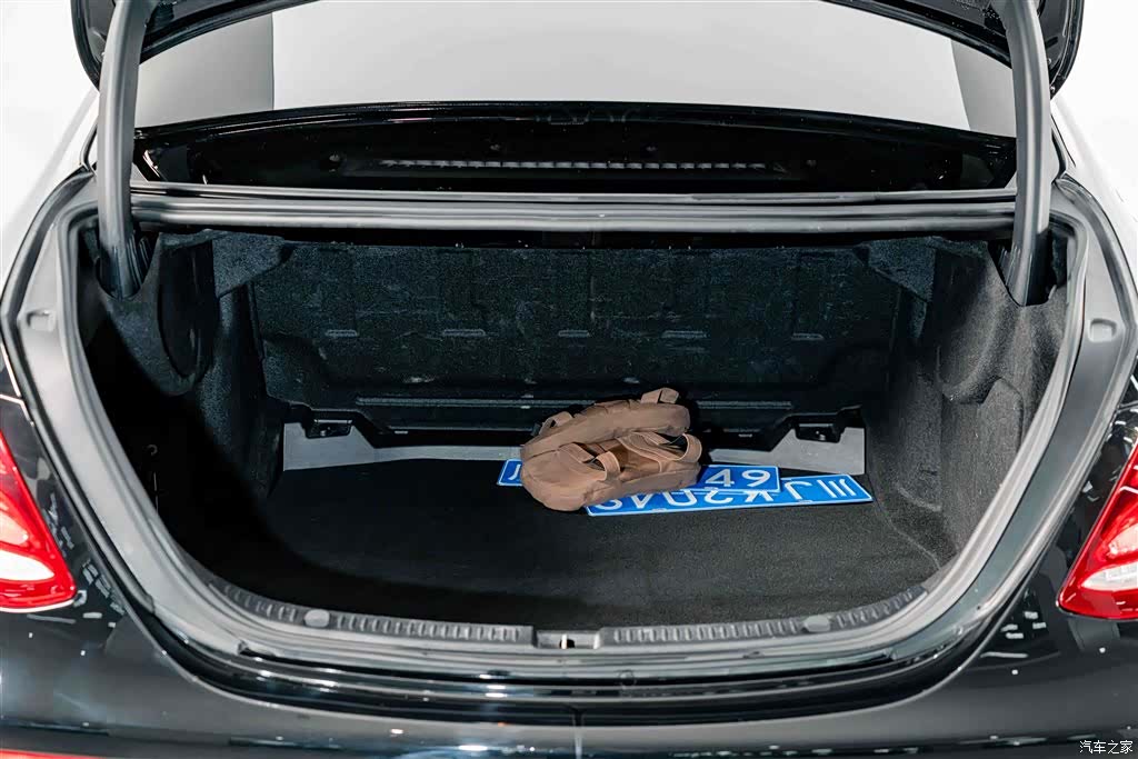 Mercedes-Benz E-Class, 2018 22