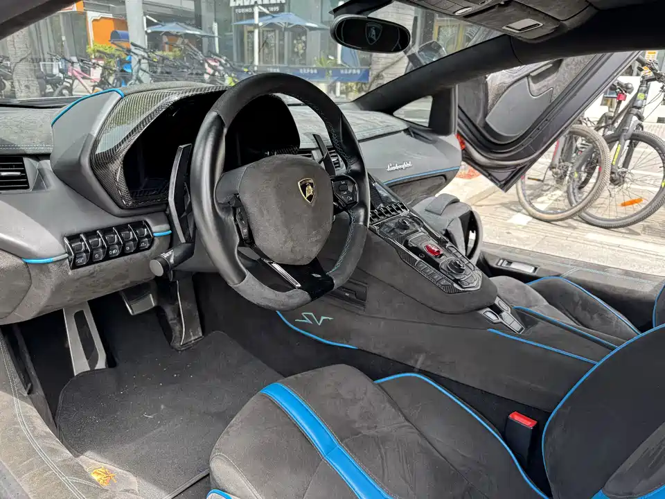 Lamborghini Aventador