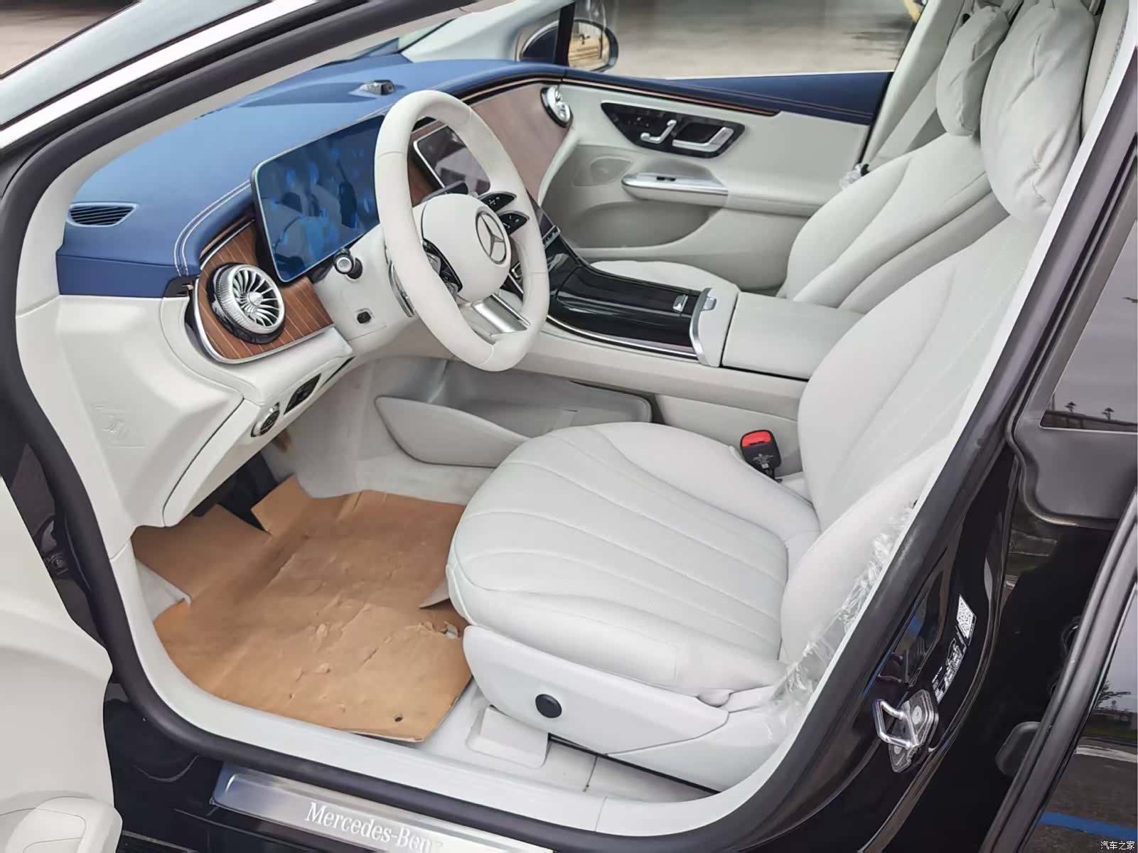 Mercedes-Benz EQE, 2025 11