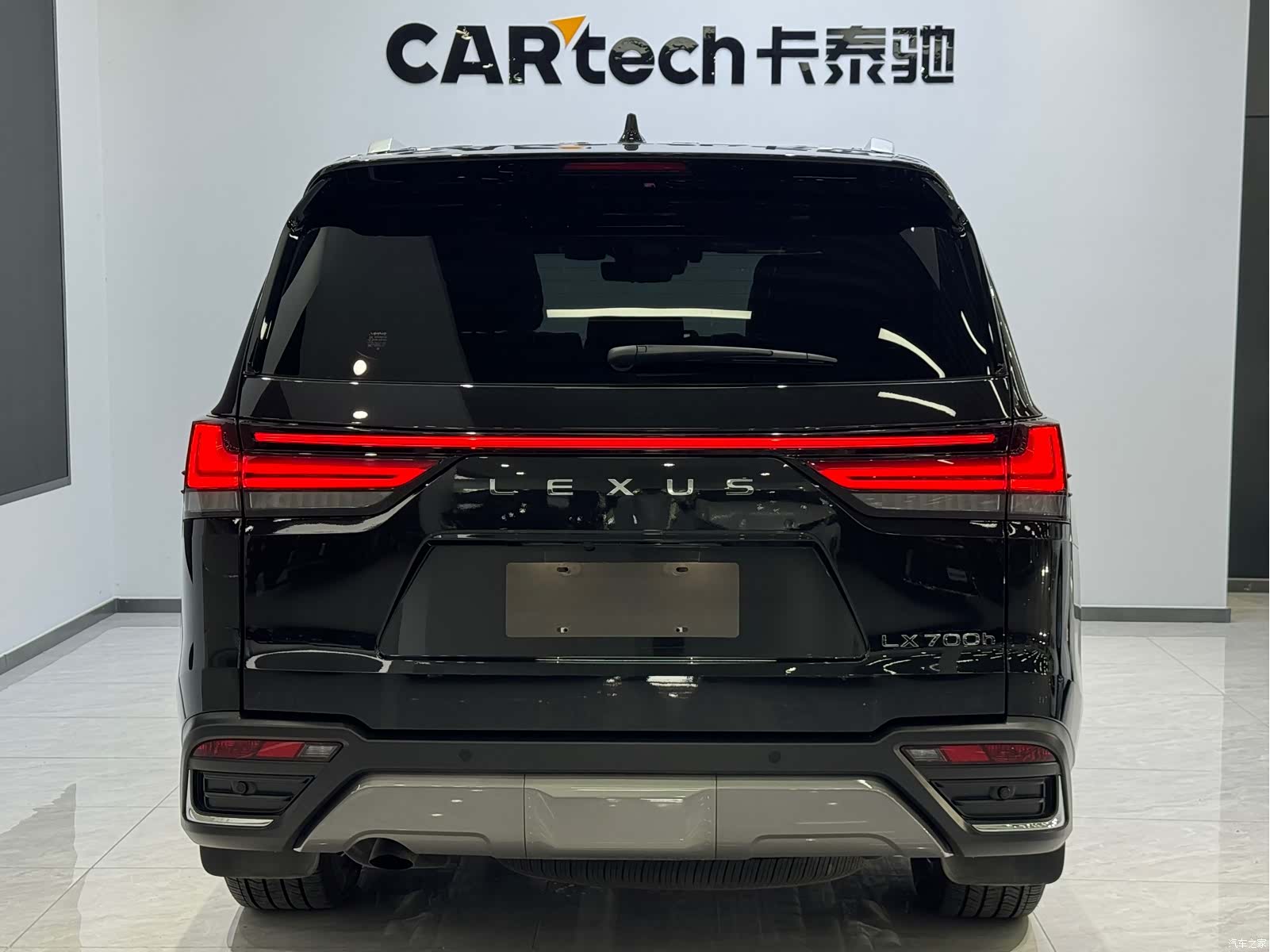 Lexus LX, 2025 4