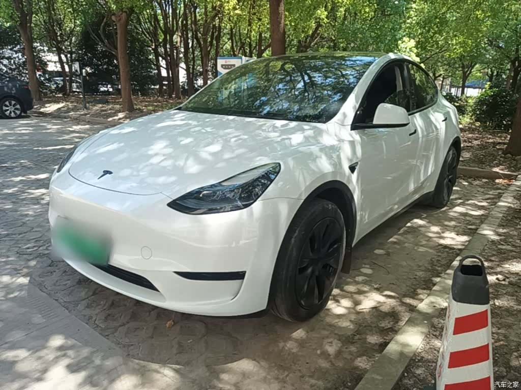 Tesla Model Y, 2024 1