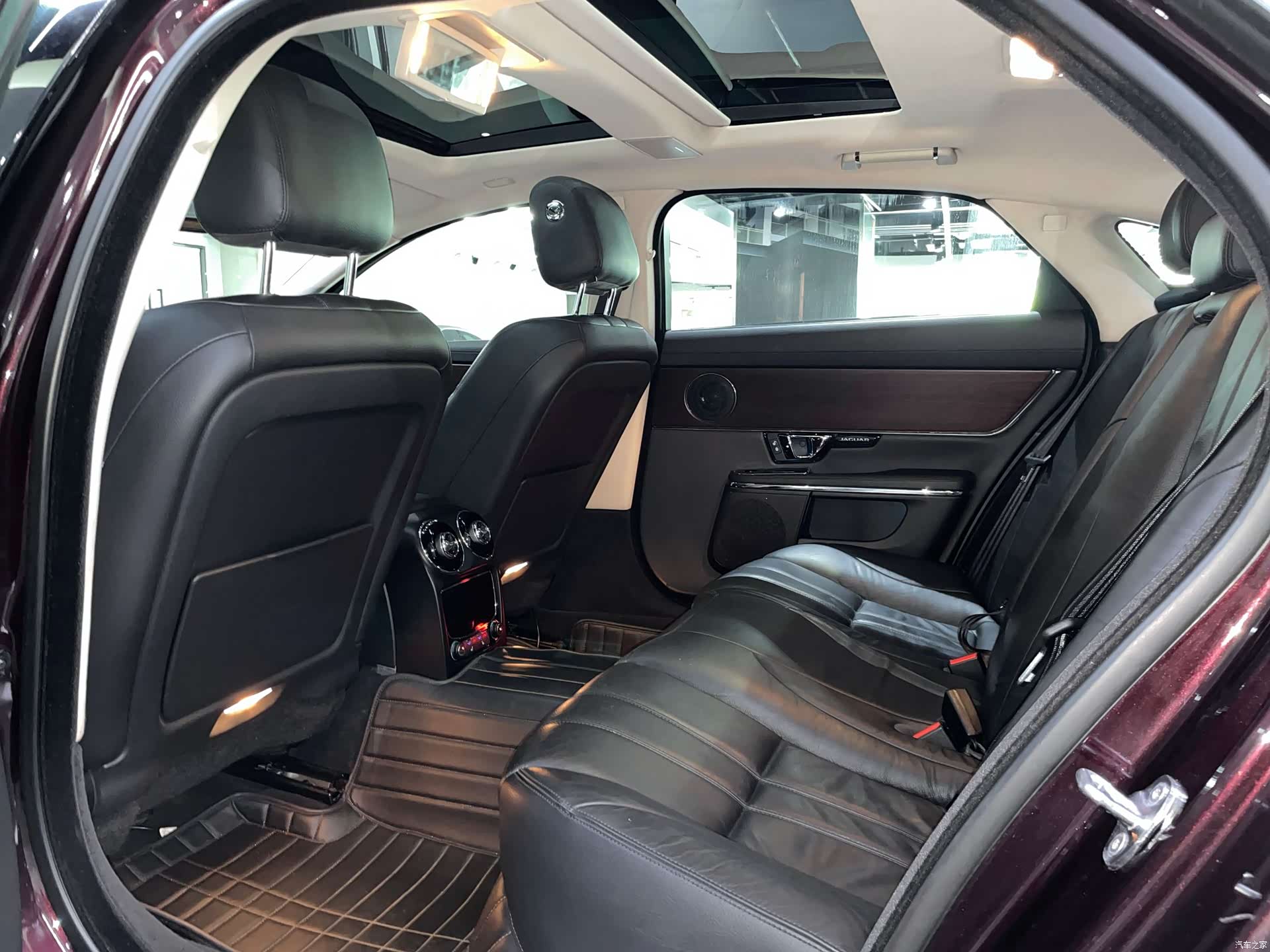Jaguar XJ, 2017 12