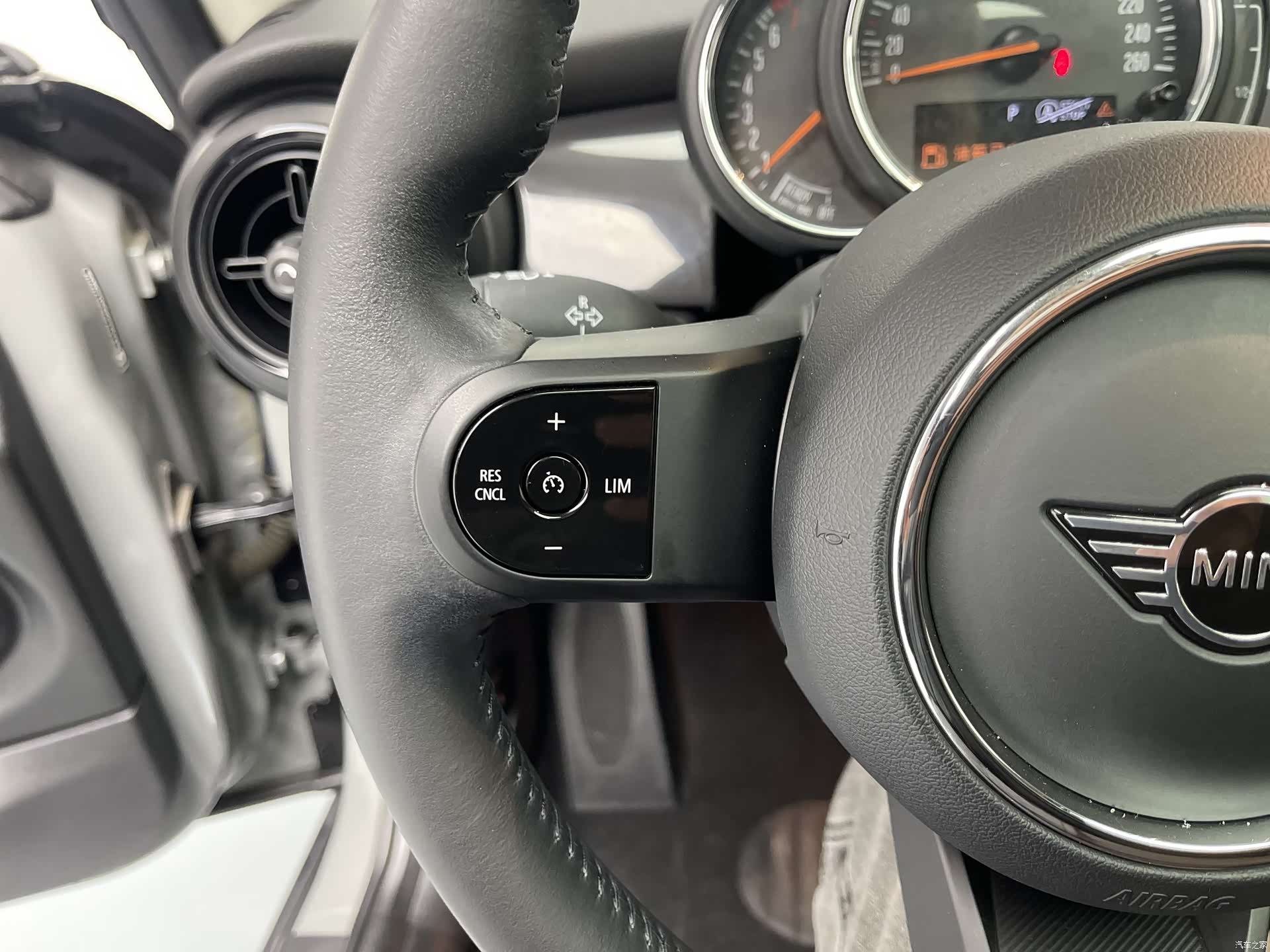 Mini ONE, 2022 16