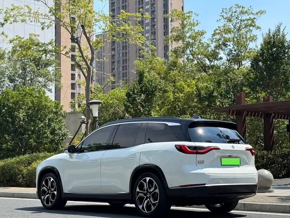 NIO ES8