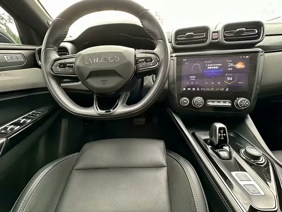 Lynk & Co 03