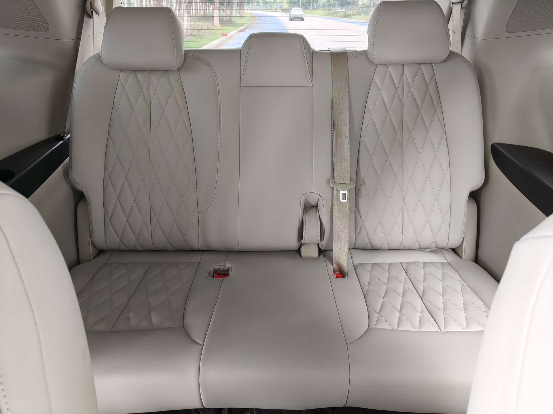 Buick GL8, 2022 13