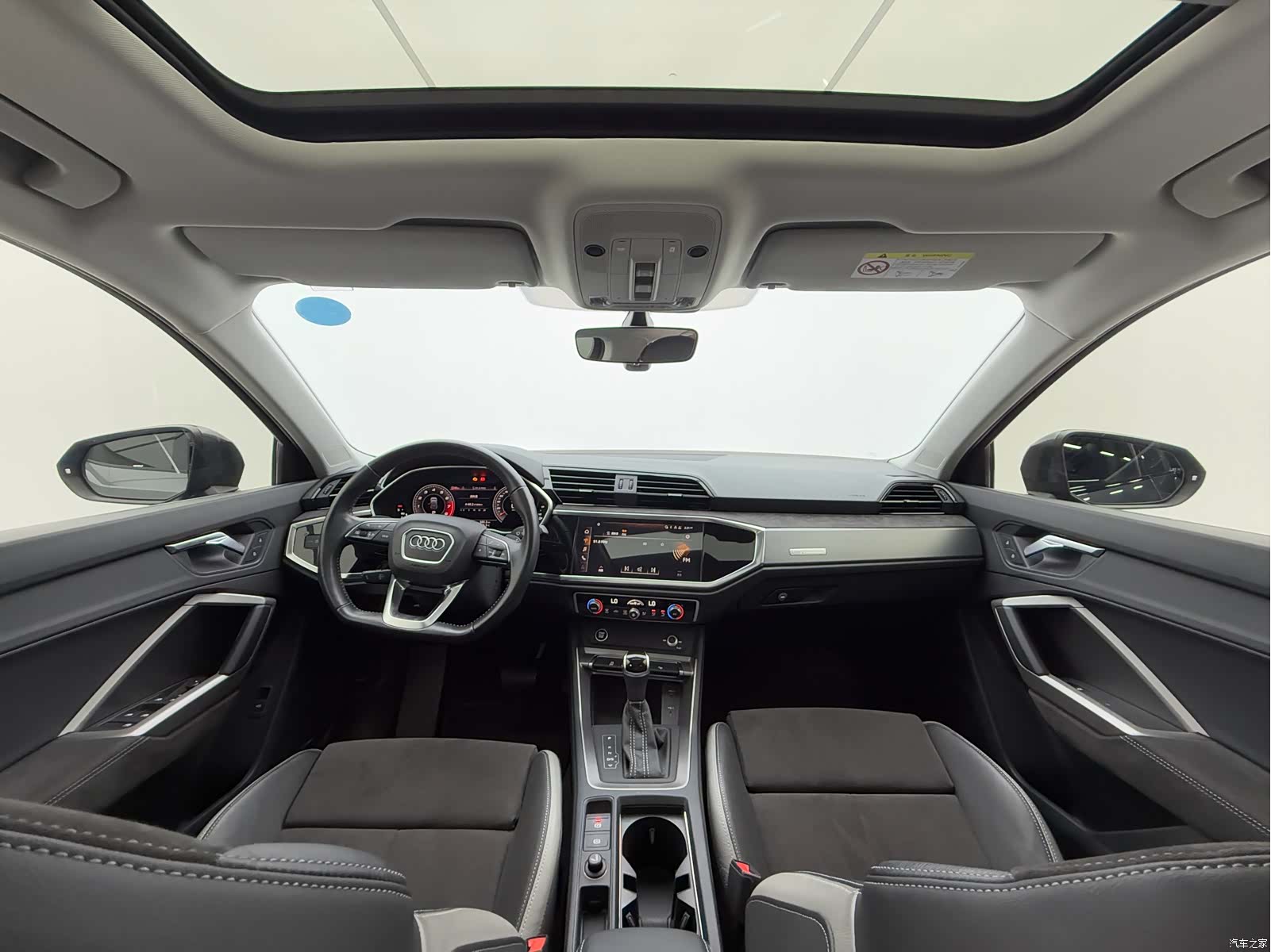 Audi Q3, 2022 10