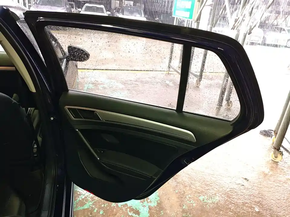 Volkswagen Golf*pure electricity