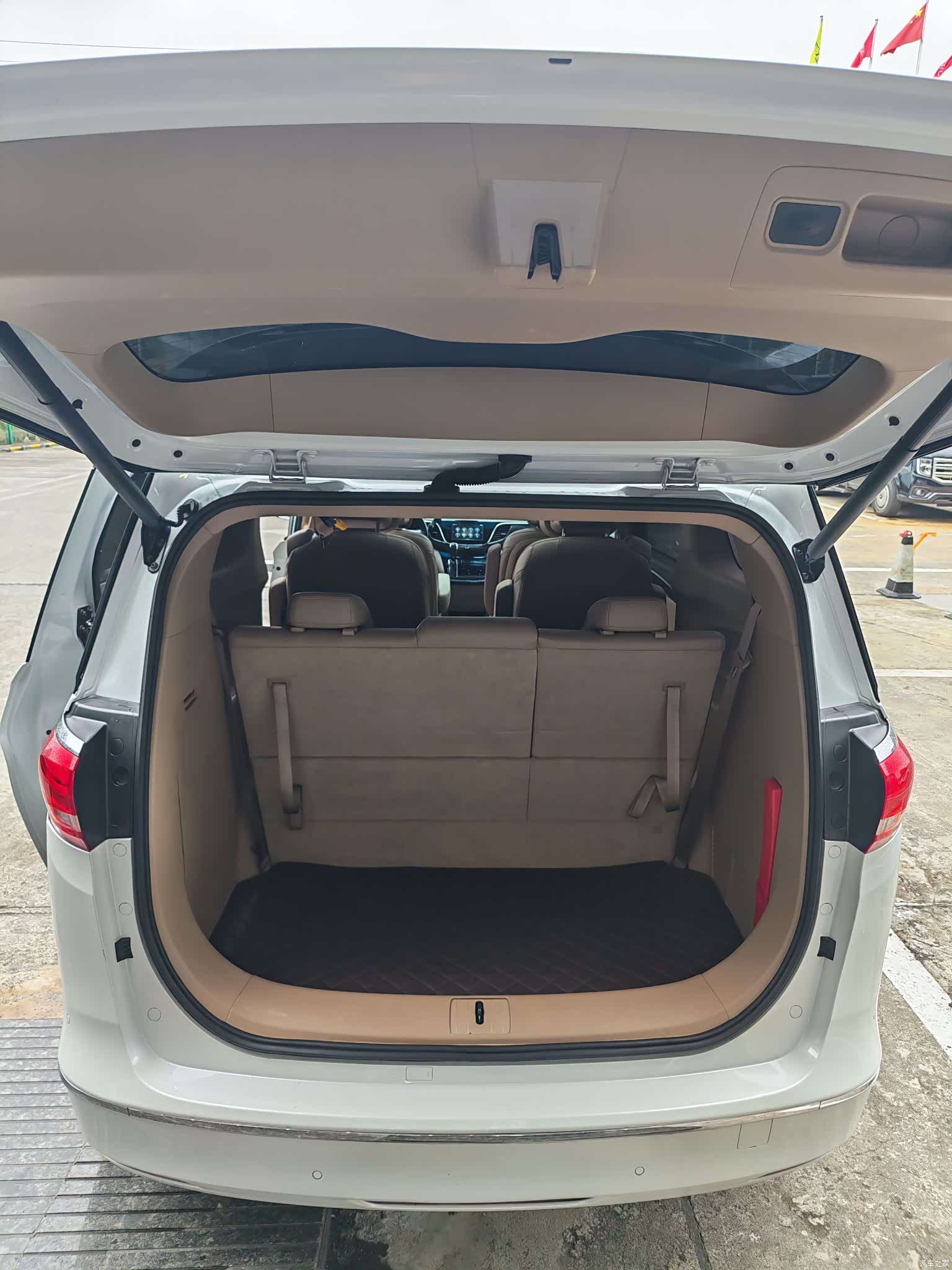 Buick GL8, 2018 15