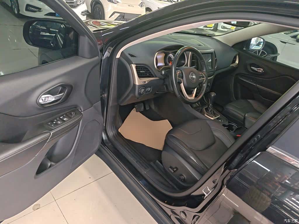 Jeep Cherokee, 2017 16