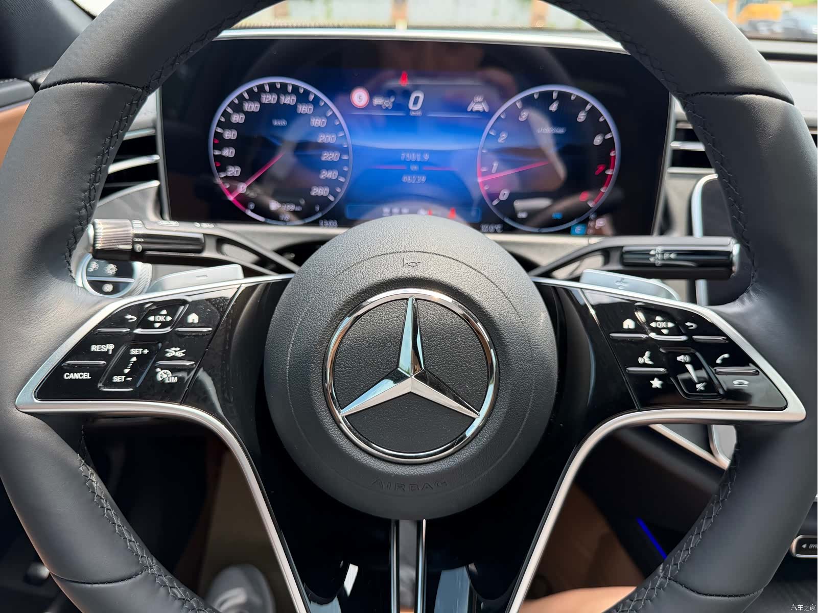 Mercedes-Benz E-Class, 2024 11