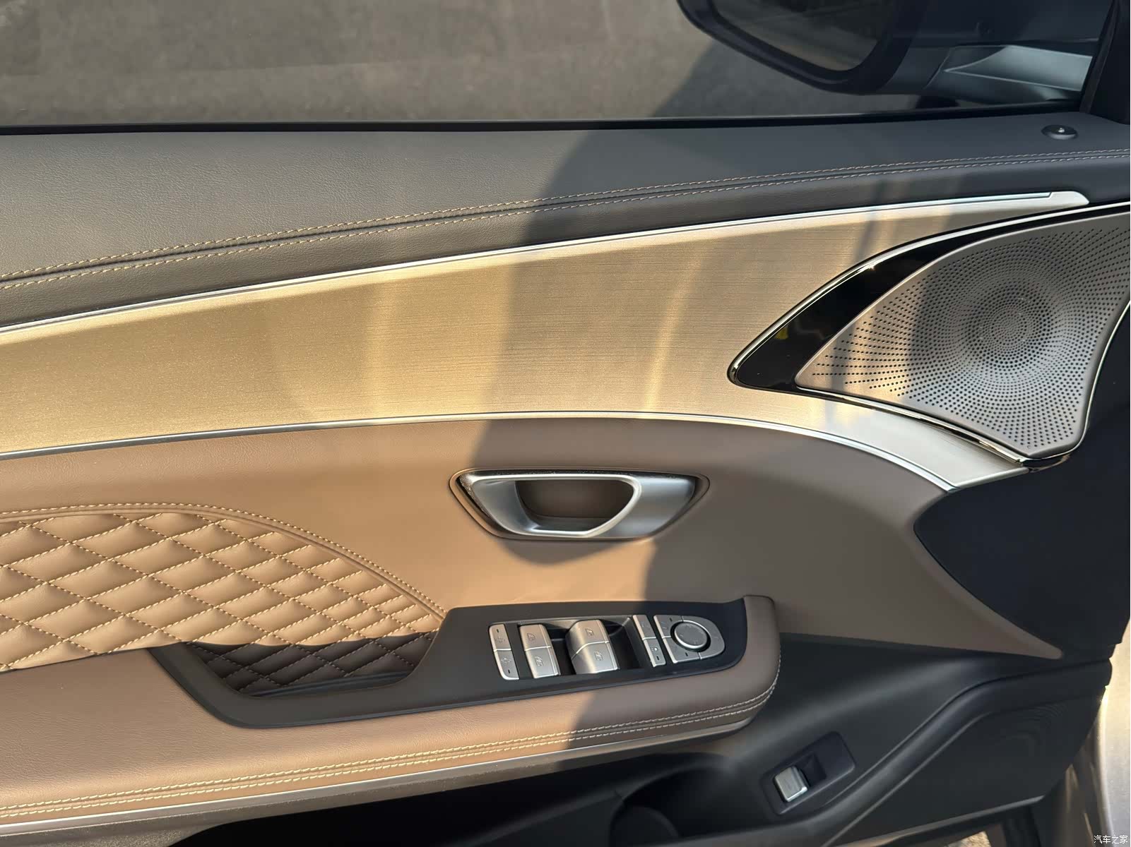 BYD Han, 2023 10