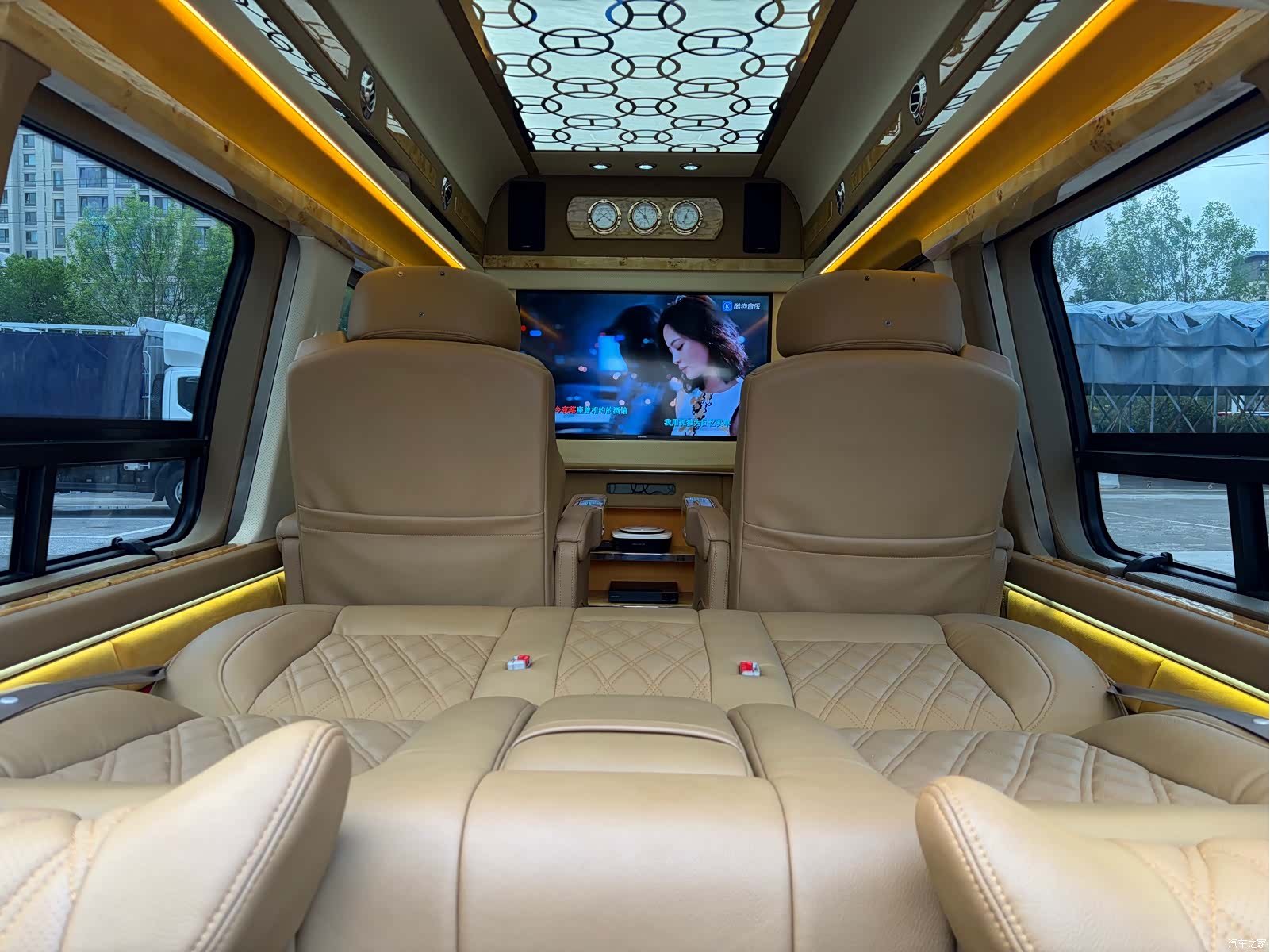 GMC SAVANA, 2019 13