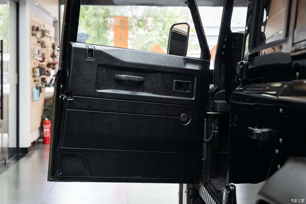Land Rover Defender, 2008 10